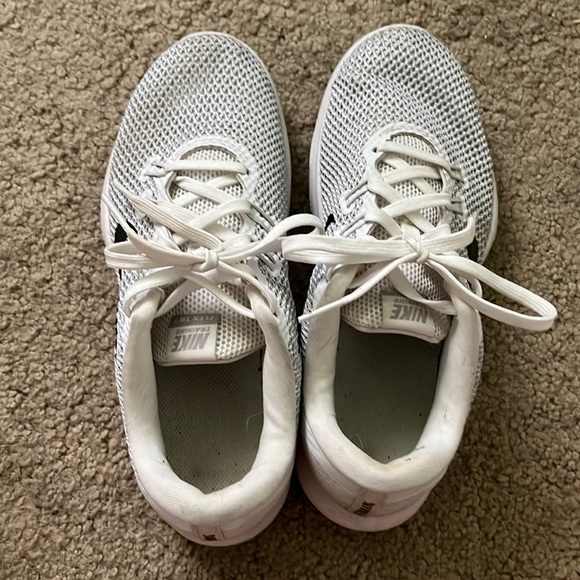 White Nike Flex TR 7 - Picture 1 of 9